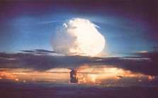 Vụ thử bom hạt nhân làm bốc hơi cả một hòn đảo diễn ra như thế nào?