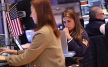 Chứng khoán Mỹ chìm trong sắc đỏ, Dow Jones có lúc giảm gần 700 điểm khi GDP quý 1 của Mỹ kém xa kỳ vọng