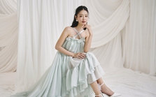 Á hậu sinh năm 2002 là "nàng thơ mới" của NTK Lê Ngọc Lâm: Tự tin thả dáng trong những thiết kế chào hè bay bổng 
