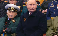 2 cụ già ngồi cạnh Tổng thống Putin trong lễ duyệt binh 9/5 là ai?
