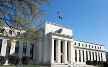 Lạm phát neo cao làm dấy lên tranh luận sôi nổi giữa các quan chức Fed: Lãi suất đã đủ cao hay chưa?