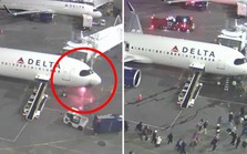 Video: Máy bay chở 189 người đột ngột phát nổ, hành khách hoảng sợ tán loạn chạy thoát thân