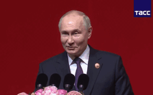 Gặp "sự cố bất ngờ" tại Trung Quốc, ông Putin nói gì mà "cơn mưa" pháo tay lan khắp khán phòng?