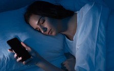 Cảnh báo : Hậu quả khôn lường khi để điện thoại bên giường khi ngủ