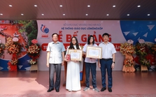 Trường học ở Hà Nội thưởng vàng cho học sinh xuất sắc