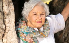 Cụ bà 102 tuổi vẫn kinh doanh tốt, sống khỏe nhờ 3 thói quen đơn giản, duy trì được thì tốt cả cơ thể lẫn tinh thần