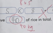 Con làm phép tính "5×8=40" bị gạch sai, nhìn đáp án cô giáo sửa mà người mẹ sốc nặng: "Tôi sẽ báo lên ban giám hiệu!"