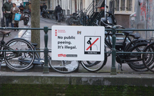 Nghịch lý khó tin ở quốc gia hạnh phúc bậc nhất thế giới Hà Lan: Nhà vệ sinh công cộng là điều “xa tầm với” của nữ giới, mất tới 9 năm đấu tranh mới có chuyển biến
