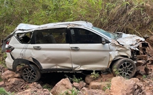 Cái kết thần kỳ trong vụ Suzuki XL7 rơi xuống vực 70m tại Điện Biên: Xe bị vò nát, gia đình 5 người chỉ bị thương nhẹ