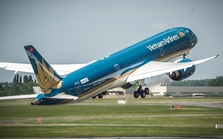 Cổ phiếu Vietnam Airlines cất cánh, “khách tây” ồ ạt lên tàu dù giá vé cao nhất 2 năm