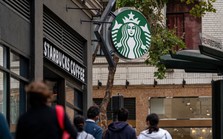 Starbucks khủng hoảng trên chính quê hương: Khách trung thành quay lưng, nhân viên đình công đòi quyền lợi