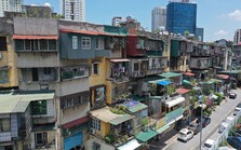 Hà Nội: Khách mua nhà "choáng váng" vì mỗi m2 căn tập thể cũ xập xệ có giá ngang biệt thự ven đô