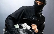 ‘Điệu hổ ly sơn’ cảnh sát để cướp ngân hàng