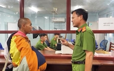 Xuất hiện hình ảnh ông Thích Minh Tuệ đi nhận CCCD tại trụ sở công an, tiết lộ "muốn bộ hành đến Ấn Độ"