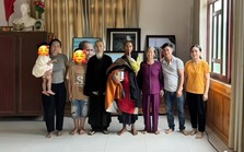 Ông Thích Minh Tuệ về thăm nhà sau 6 năm, trò chuyện với gia đình 3 tiếng
