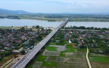 Cầu vượt sông dài nhất cao tốc Bắc - Nam trước ngày thông xe