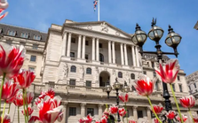 Ngân hàng Anh giữ nguyên lãi suất ở mức cao nhất 16 năm dù lạm phát đã đạt mục tiêu