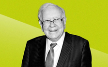 Chỉ với 5 chữ, Buffett đúc kết một bài học quý giá hơn cả việc lựa chọn đúng cổ phiếu, khiến thế giới thêm phần nể phục
