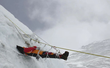 Chiến dịch dọn dẹp ngăn Everest biến thành nghĩa địa
