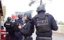 5 quan tài có chữ "lính Pháp ở Ukraine" xuất hiện gần Eiffel, Pháp hành động khẩn: Hé lộ manh mối đầu tiên