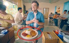 Đoạn quảng cáo anh Tây "dạy" người Việt ăn cơm tấm với tương ớt khiến MXH phẫn nộ: "Chạm tới lòng tự ái ẩm thực"