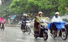 Cách bóp phanh xe máy hạn chế ngã khi trời mưa