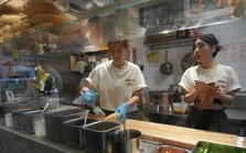 Tiệm bánh mì Việt gây sốt ở Hong Kong