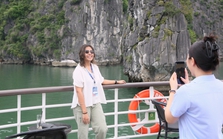 “Không thể tin điểm du lịch nổi tiếng như vịnh Hạ Long lại không có sóng điện thoại": Lý do là gì?