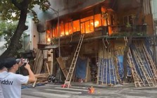 Hà Nội: Quán cà phê trên phố Hàng Vải cháy ngùn ngụt