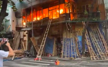 Cháy quán cà phê ở phố cổ Hà Nội