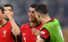 Xót xa: Ronaldo đá trượt phạt đền, bật khóc nức nở khi trận đấu còn chưa kết thúc