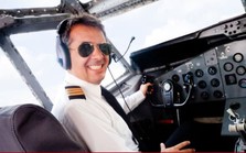 Vì sao nhiều hãng hàng không cấm phi công để râu?
