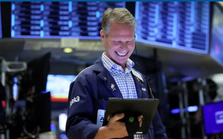 Chứng khoán Mỹ "xanh mướt", Dow Jones tăng hơn 600 điểm: "Báo cáo PCE tích cực giúp thị trường thoát khỏi bờ vực"