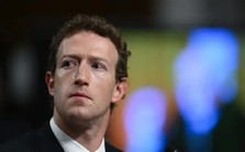 Mark Zuckerberg chán ngán vì phải "chơi" theo luật của Apple