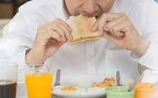 Cắt bỏ 2 loại thực phẩm giúp người đàn ông gần như "thoát kiếp" tiểu đường chỉ trong 1 tháng, cholesterol cũng cải thiện rõ rệt