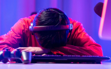 Nam thanh niên đột tử trong quán game, nằm gục trên bàn phím suốt 30 giờ không ai phát hiện: Đừng tự chấm dứt tuổi thọ vì thói quen "bất động" trước máy tính