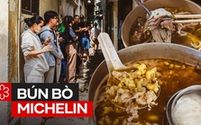 Quán bún bò mỡ nổi ở Sài Gòn sau khi được MICHELIN gọi tên: Khách hàng phải xếp hàng đợi đến lượt, người nước ngoài cũng tò mò ghé ăn thử