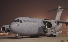 VIDEO: Các chuyến bay "ngựa thồ" C-17 chở hàng cứu trợ quốc tế đáp xuống Nội Bài