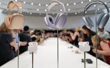 Trên tay Apple AirPods 4 và AirPods Max: bản thường cũng có ANC, bản Pro thêm tính năng trợ thính, bản Max nâng cấp nhẹ