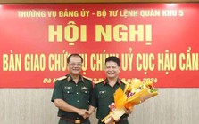 Bàn giao chức vụ Chính ủy Cục Hậu cần Quân khu