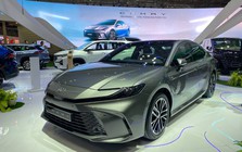 Toyota Camry 2025 ra mắt Việt Nam: Giá cao nhất 1,53 tỷ, có cả xăng và hybrid, đắt nhưng vẫn không sợ Mazda6, Accord