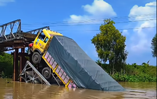 Toàn cảnh hiện trường vụ sập cầu ở An Giang: Tải trọng cầu chỉ 5 tấn, xe tải chở đến... 30 tấn gạch lao qua