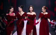 Dàn mỹ nhân phim VTV lần đầu cùng catwalk mở màn show thời trang, diện thiết kế “nhung đỏ” khoe thần thái quyến rũ