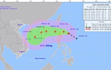 Bão Yinxing giật cấp 17 vào gần Biển Đông