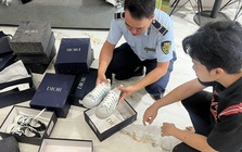 Phát hiện hơn 45 ngàn vụ bán hàng giả, nhiều kho hàng sát biên giới Phát hiện hơn 45 ngàn vụ bán hàng giả, nhiều kho hàng sát biên giới