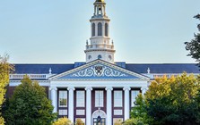 18 câu nói của Đại học Harvard: Biết bao thế hệ sinh viên thấm nhuần, trở thành tỷ phú, chính trị gia, nhà sáng lập lừng danh