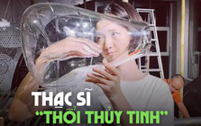 Nữ thạc sĩ từ bỏ cuộc sống ổn định, sống nay đây mai đó theo đuổi đam mê với thủy tinh