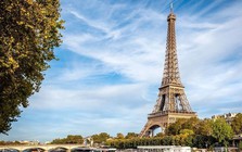 Tháp Eiffel hai lần bị kẻ siêu lừa đảo rao bán làm phế liệu