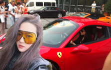 Thấy Ferrari đỏ giá 17 tỷ lướt qua trên phố ai cũng nhận ra ngay người lái: 19 tuổi đã có chiếc xe sang đầu tiên, BST xế khủng giá bằng mấy căn nhà