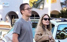 Ngoại hình con trai Angelina Jolie và Brad Pitt gây sốt